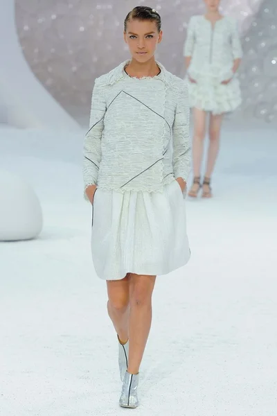 Look 10